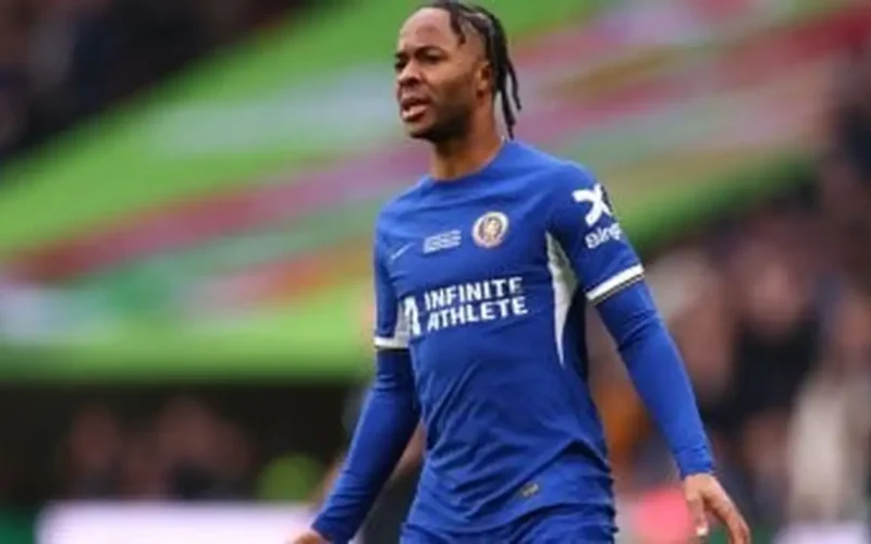 مطالب مادية ضخمة.. شروط سترلينج تعطل صفقة انتقاله إلى نادي نابولي الإيطالي